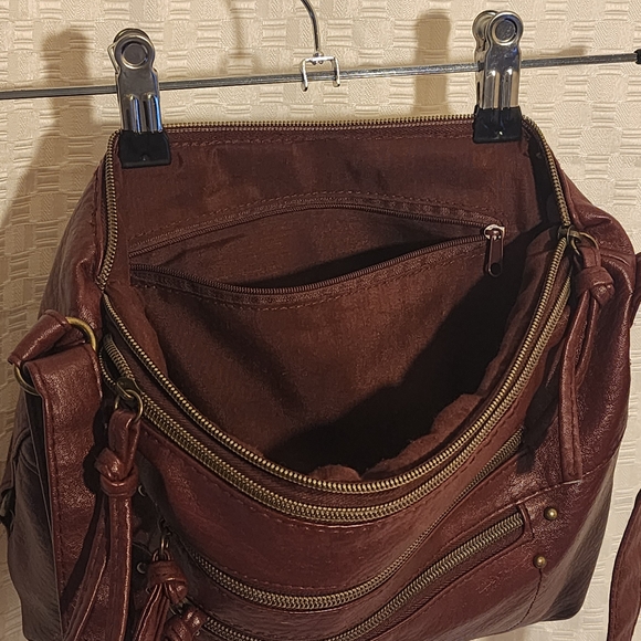 Burgundy Crossbody Bag Gold Logo Adjustable Strap Great For Travel Many Pockets - Picture 3 of 8